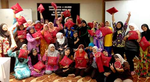 Bengkel-Hiasan-Bantal-Sulam-Manik-3D